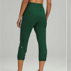 Lululemon adapted state crop 6 Everglade green